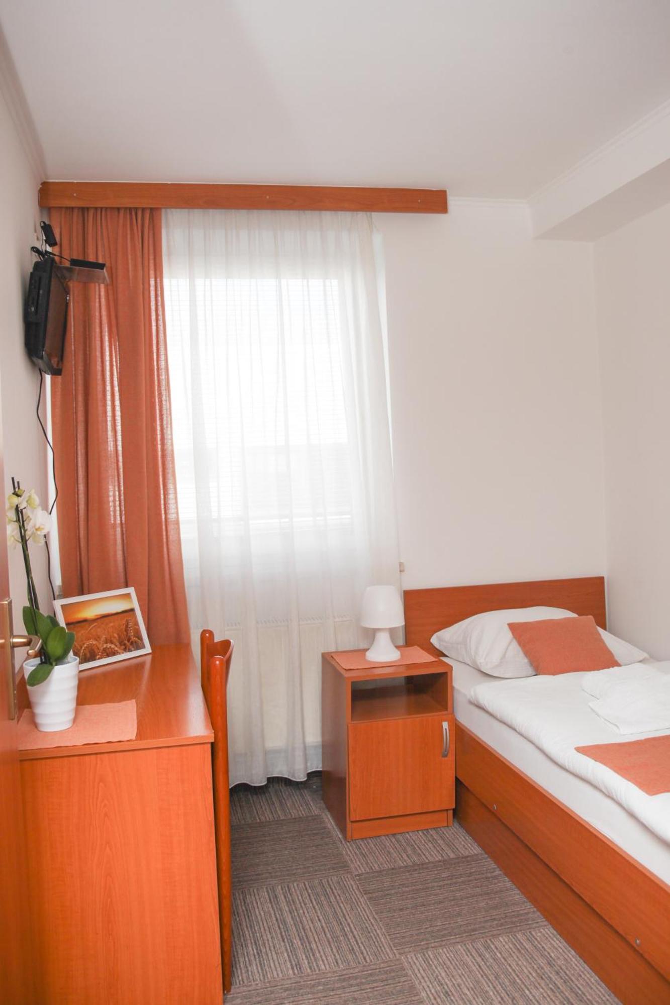 Restavracija In Prenocisca Carda Hotel Martjanci Екстериор снимка
